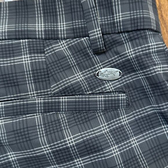 Greg Norman 9โ inseam grey checkered flat front shorts size 36 - Picture 7 of 8